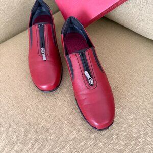 Munro Berkley (9N) Red Leather Zip Front Flats